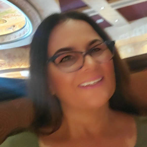 Meet your Posher, Kay - Picture 1 of 1